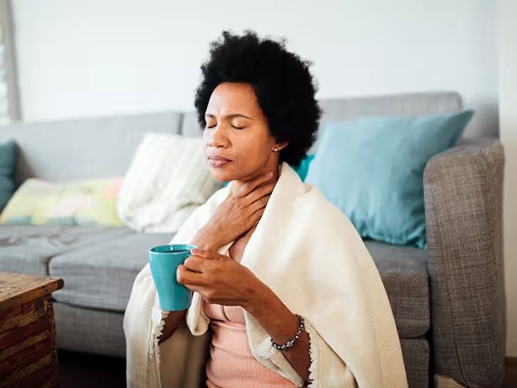 به کمک ۱۱ روش خانگی، گلودردتان را سریع درمان کنید 17 به صدایتان استراحت دهید