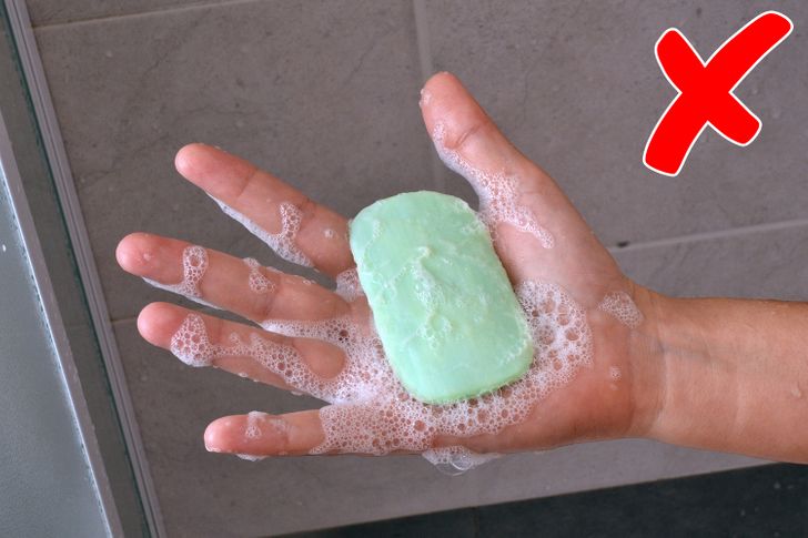 1696903384 855 ۱۱ وسیله شخصی که حتی با نزدیکان تان هم نباید