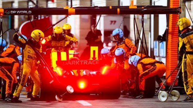 یک کار تیمی ناب و تمیز؛ سریع ترین تعویض لاستیک تاریخ فرمول یک با زمان ۱.۸ ثانیه/ ویدئو 19 سریعترین تعویض لاستیک فرمول یک