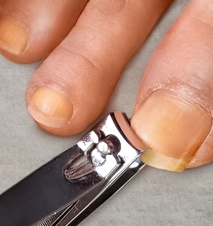 ۱۱ وسیله شخصی که حتی با نزدیکان تان هم نباید آن ها را شریک شوید