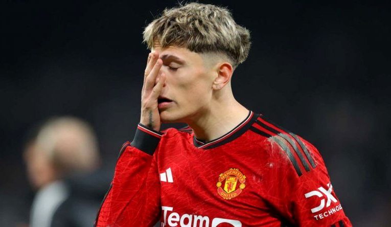 خشم دانمارک از ستاره یونایتد: هم بچه‌ای هم دلقک!