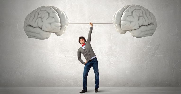 ۱۰ عادت افرادی که در سختی ها هم قوی می همانند