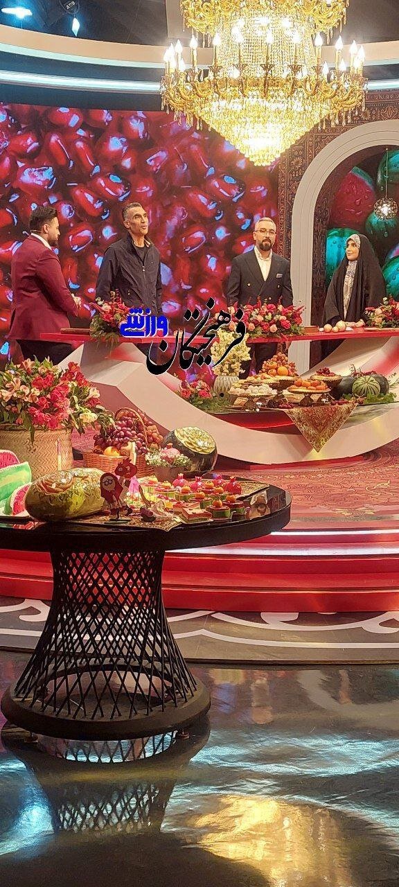 عکس‌| آشتی هاشمی‌نسب با یک پرسپولیسی در شب یلدا