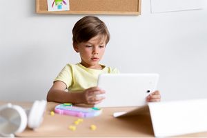 با فرزندی که می‌خواهد بلاگر یا یوتیوبر بشود چه کنیم؟