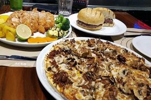 جنجال استقلالی معروف در نیاوران؛ حق نداشتی با بچه من اینطور سخن بزنی/ در این پیتزا فروشی را می بندم! 11 جنجال استقلالی معروف در نیاوران؛ حق نداشتی با بچه من اینطور سخن بزنی/ در این پیتزا فروشی را می بندم!