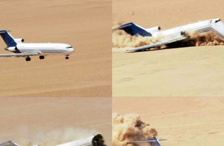 صحنه ترسناک سقوط هواپیمای مسافربری در بیابان/ عکس