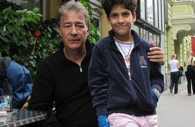 عکس کودکی ملیکا محمدی کنار ناصر حجازی