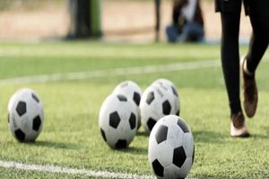 یک خواننده نقل ایرانی در کلاس مربیگری فوتبال