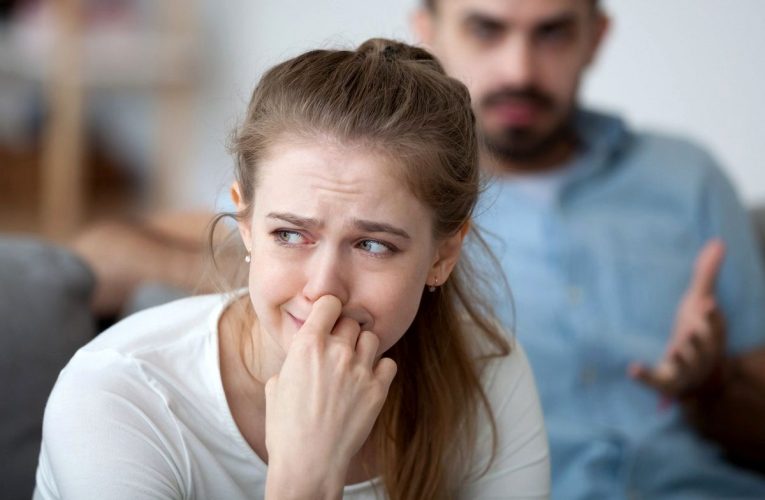 این ۹ نشانه می‌گوید که شما شخصیت زیاد حساسی دارید!​