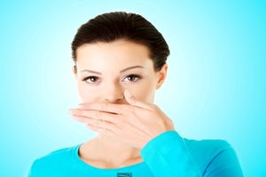 بوی بد دهان را چگونه از بین ببریم؟
