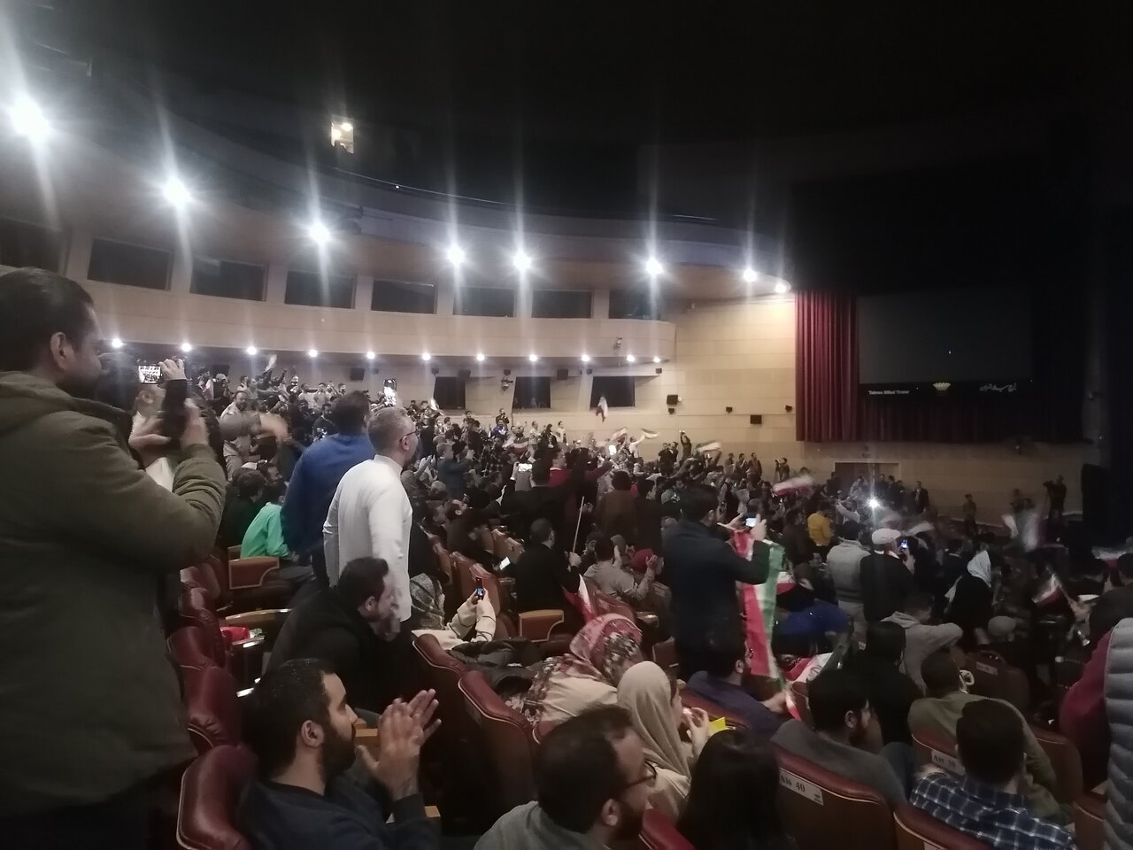 کُت تن کیست؛ ایران یا قطر؟/ ناکامی ایران در برابر قطر/ حاشیه های بازی حساس امروز/ ویدئو 60 لحظه انفجار سالن میلاد از گل ایران /عکس