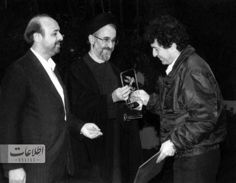 سیمرغی که سید محمد خاتمی به داریوش مهرجویی داد/ عکس 11 photo_2024-02-12_23-27-40