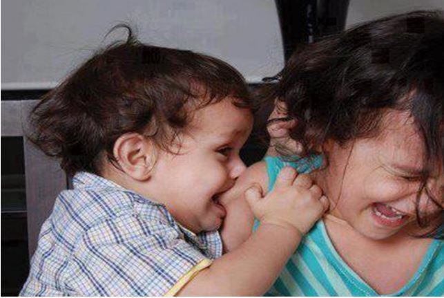 گاز گرفتن کودکان