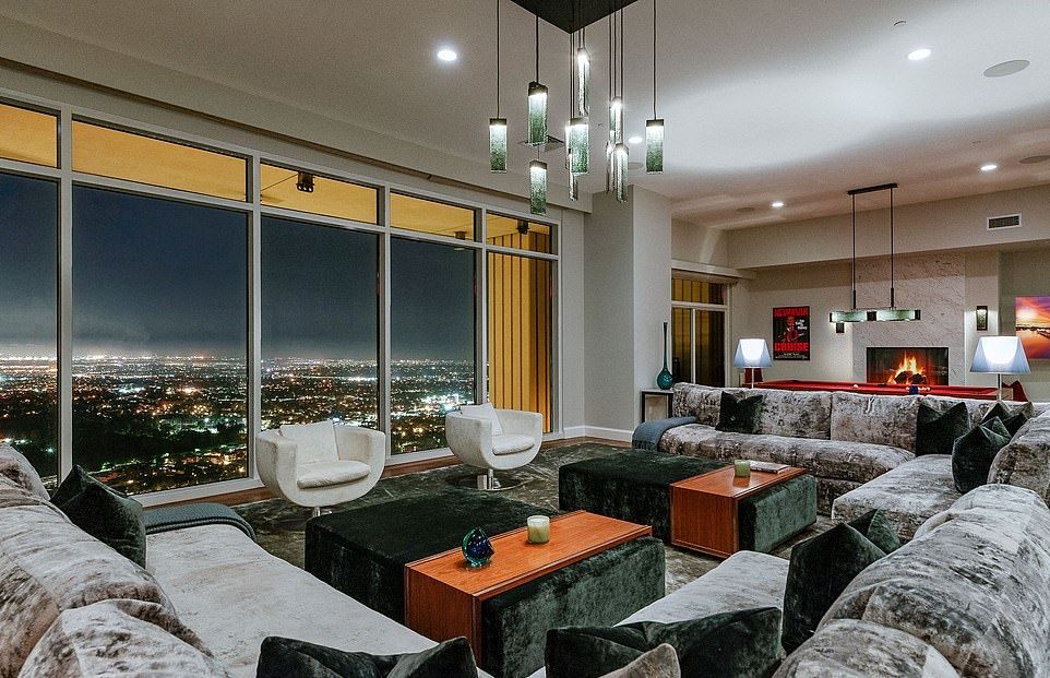 سلبریتی های ثروتمند هالیوود که برای خرید خانه وام های کلان گرفته اند_آینده 34 1710771003 133 سلبریتی های ثروتمند هالیوود که برای خرید خانه وام های