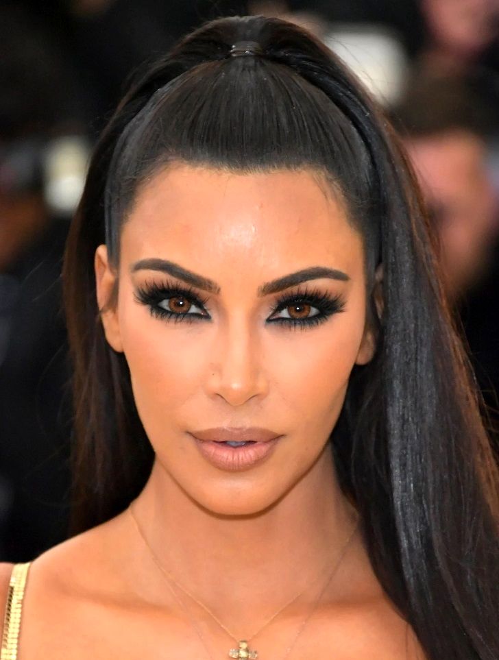 سلبریتی های ثروتمند هالیوود که برای خرید خانه وام های کلان گرفته اند_آینده 41 1710771009 56 سلبریتی های ثروتمند هالیوود که برای خرید خانه وام های