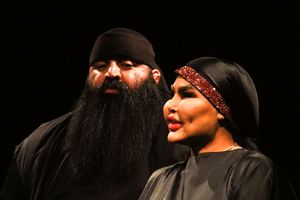 خاک صحنه گِل شد؛ حواشی حضور شاخ‌های اینستاگرامی در تئاتر