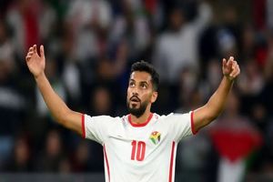 ستاره فوتبال آسیا امام جماعت شد/ ویدئو