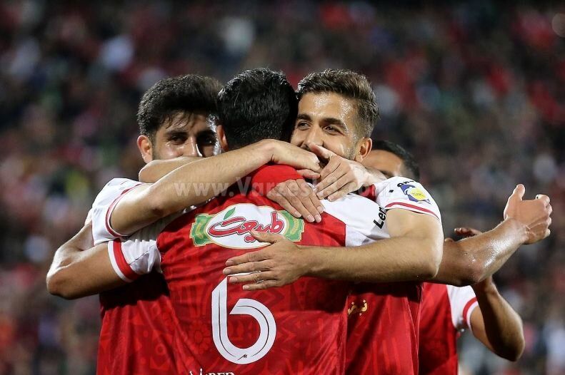 عکس‌| کنعانی با گل و رقص به ترکیب برگشت!