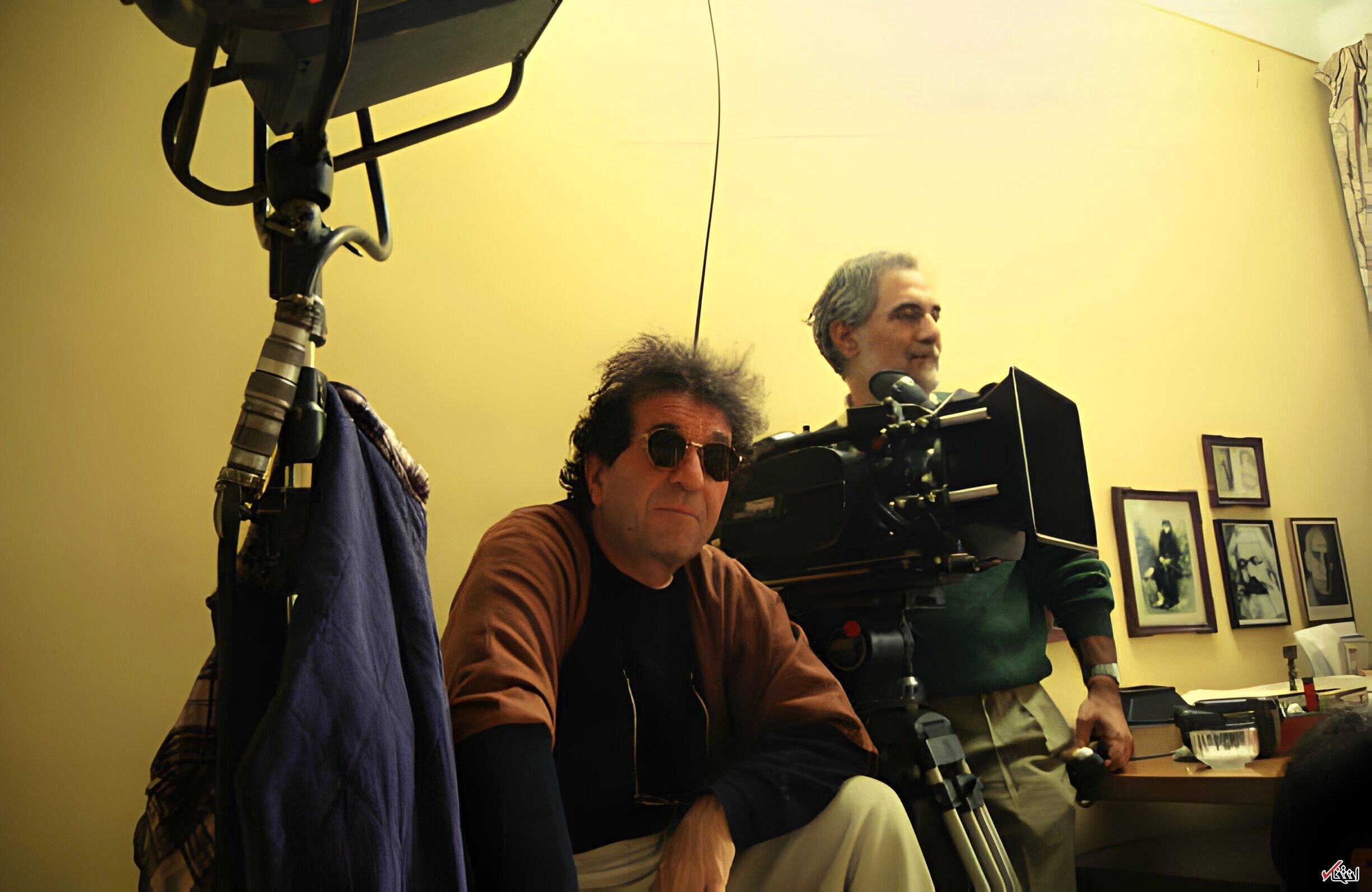 ۲۵ سال پیش؛ داریوش مهرجویی زمان فیلمبرداری «درخت گلابی»/ عکس_آینده 11 (عکس) ۲۵ سال قبل؛ داریوش مهرجویی هنگام فیلمبرداری «درخت گلابی»