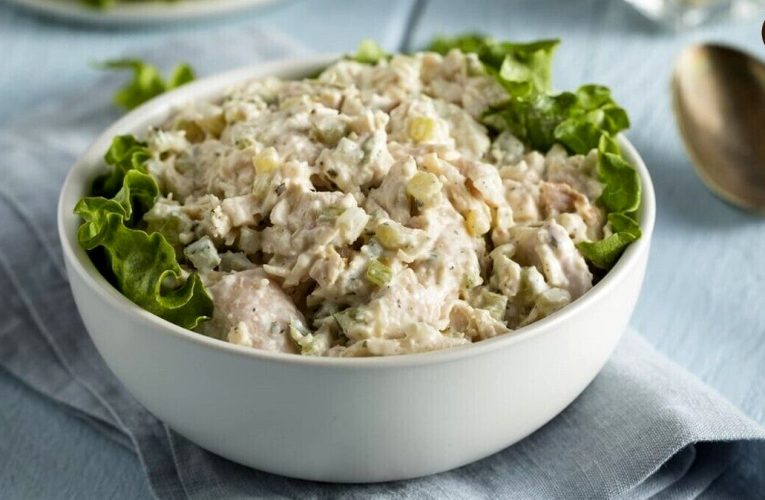 نحوه تهیه سالاد مرغ و کلم برگ؛ یک سالاد خوشمزه بهاری_آینده