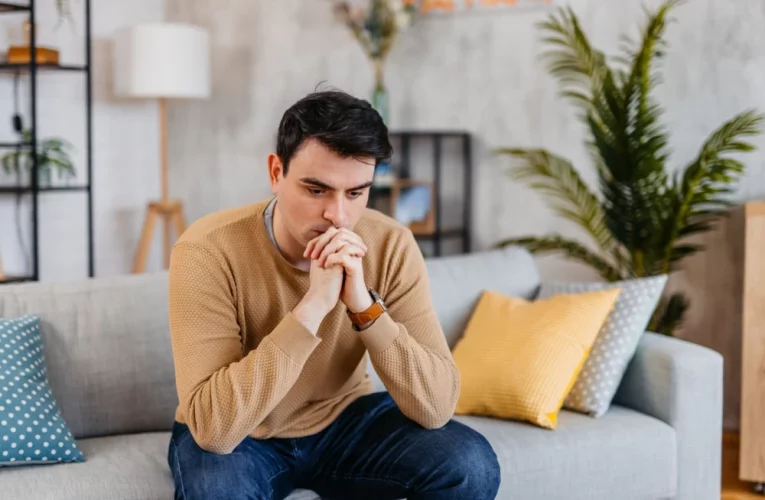 هنگامی فردی کم محلی می کند چطور با او برخورد کنیم؟_آینده