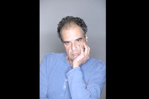 هومن برق‌نورد با «آن‌ها افترا می‌گویند» به صحنه می‌آید_آینده