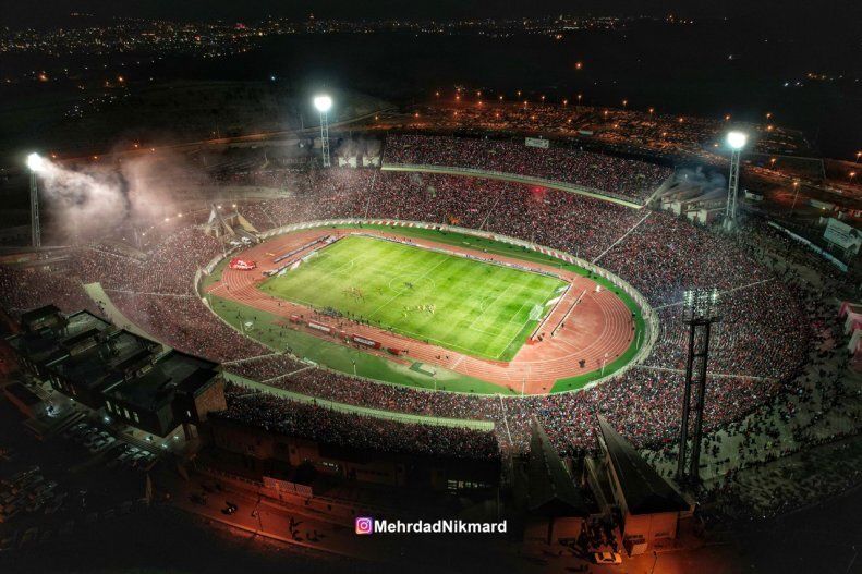 آمدن بیش از ۱۰۰ هزار نفر برای بازی تراکتور و سپاهان که شبکه سه پخش زنده نکرد