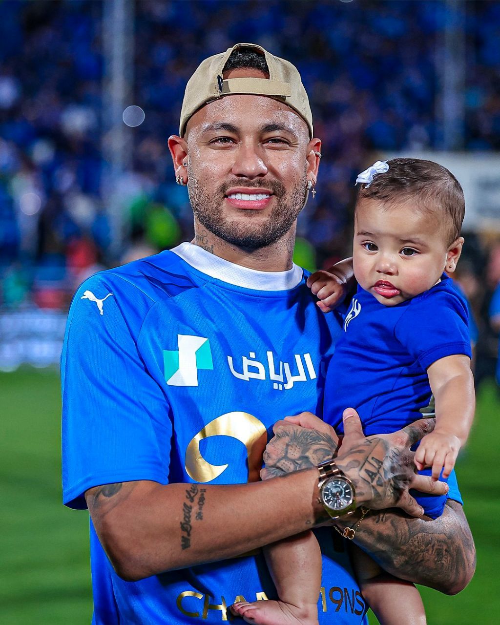 1715464740 992 نیمار و دخترش در جشن قهرمانی الهلال عربستان عکس آینده