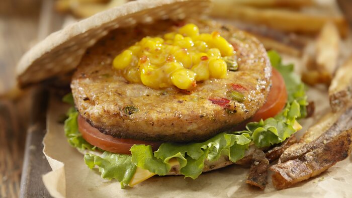 برخی استیک‌ها و کالباس‌های گیاهی فاقد پروتئین هستند_آینده