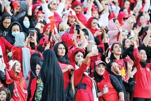 خانم‌ها پوشش فاطمی، آقایان در هیئت مایکل جکسون!/ در نقد جریانی که مجدد علیه وجود زنان در ورزشگاه‌ها برخاسته است_آینده