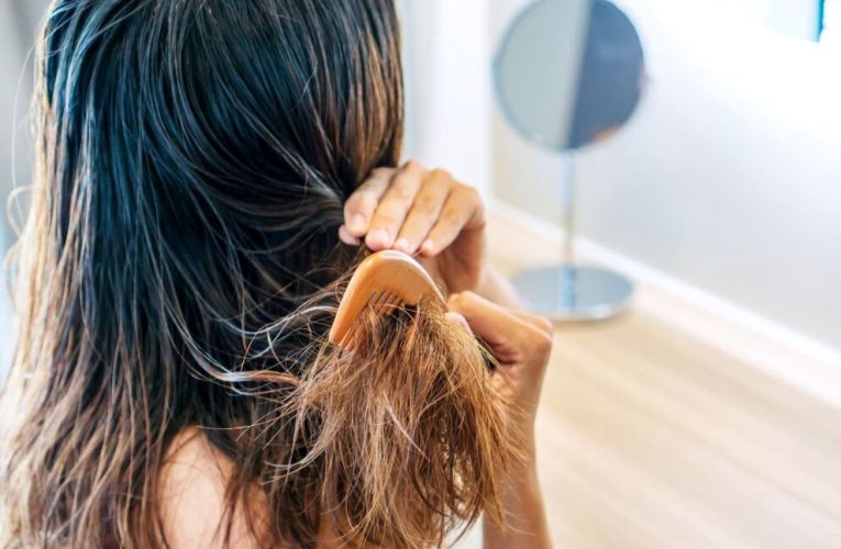 آب سخت با موهای ما چه می‌کند و چطور از صدمه‌ آن به موها جلوگیری کنیم؟_آینده