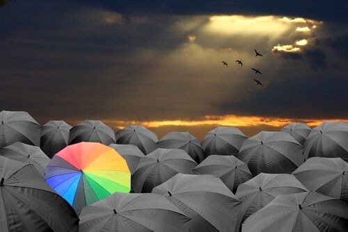 وقتی دیگران را قضاوت می کنیم چه اتفاقی می افتد؟