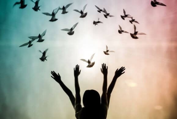 وقتی دیگران را قضاوت می کنیم چه اتفاقی می افتد؟