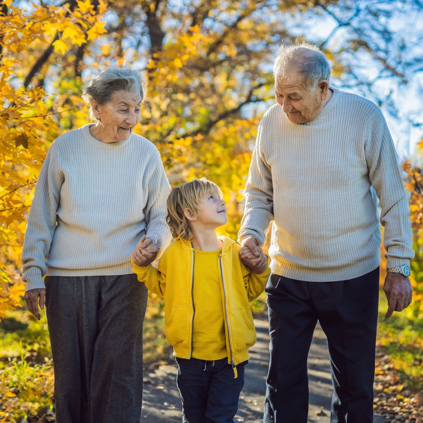 نگاهی به نقش مادربزرگ ها و پدربزرگ ها در پرورش نوه ها