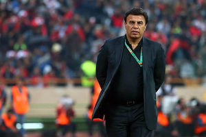 حرکت شگفت پرویز مظلومی روی آنتن زنده/ پرسپولیس قهرمان شد، سرمربی اسبق استقلال بلند شد و رفت!/ ویدئو_آینده