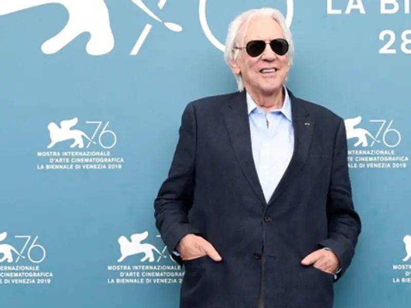 933e2852d82ced32fec09fbaf41929d990e5a9e9-566x800