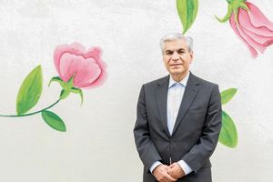 مردم با گوشت و پوست و خون خود هزینه تحریم را حس می کنند_آینده