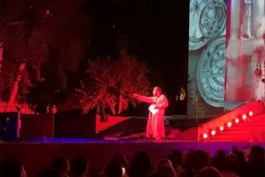 نوید محمدزاده در نقش ابوالقاسم فردوسی/ کارگردان کنسرت – نمایش «سی‌صد گات» اشکار شد_آینده