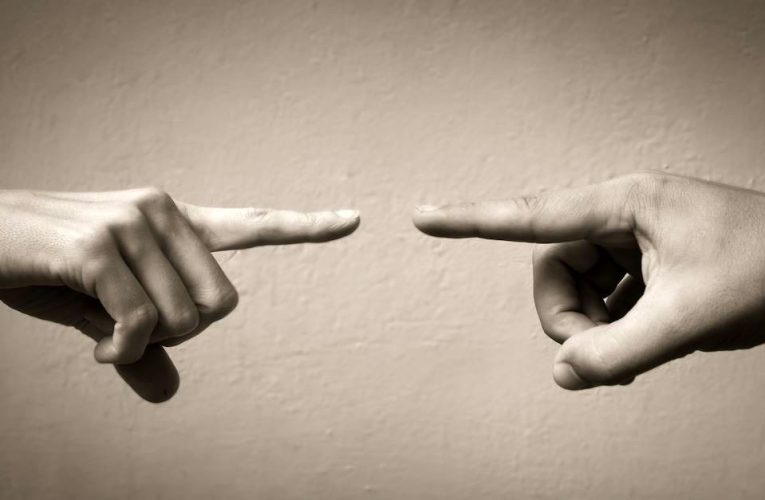 هنگامی دیگران را قضاوت می کنیم چه اتفاقی می افتد؟_آینده