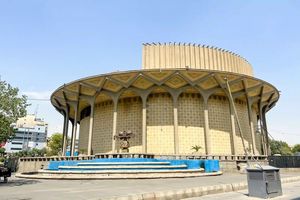 اداره تئاتر شهر را چه فردی برعهده گرفت؟_آینده