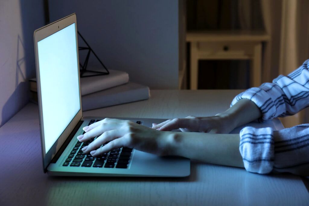 روشنایی نور موبایل و لامپ در شب می‌تواند خطر ابتلا به دیابت ۲ را افزایش دهد