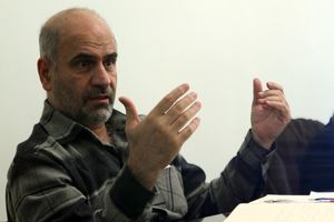 فرشاد مومنی :توانمندی مالی دولت برای محرومیت زدایی درحال سقوط به پیشاقاجار است/ پزشکیان برای اجتناب از شوک درمانی، شرافت گرو گذاشت_آینده