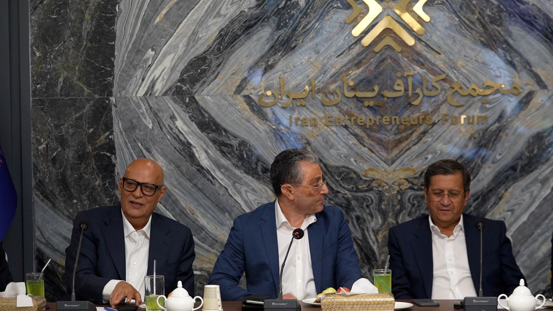 1724066444 57 در قسمت اقتصادی با کارافرینان همفکری خواهم کرد آینده