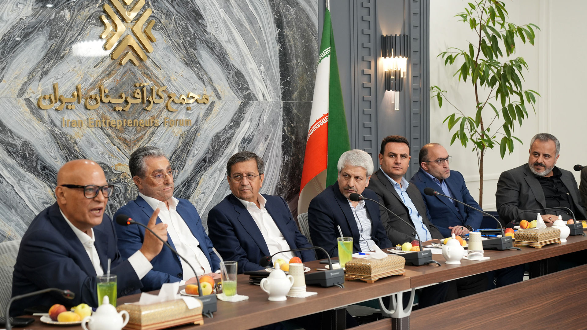 1724066444 755 در قسمت اقتصادی با کارافرینان همفکری خواهم کرد آینده