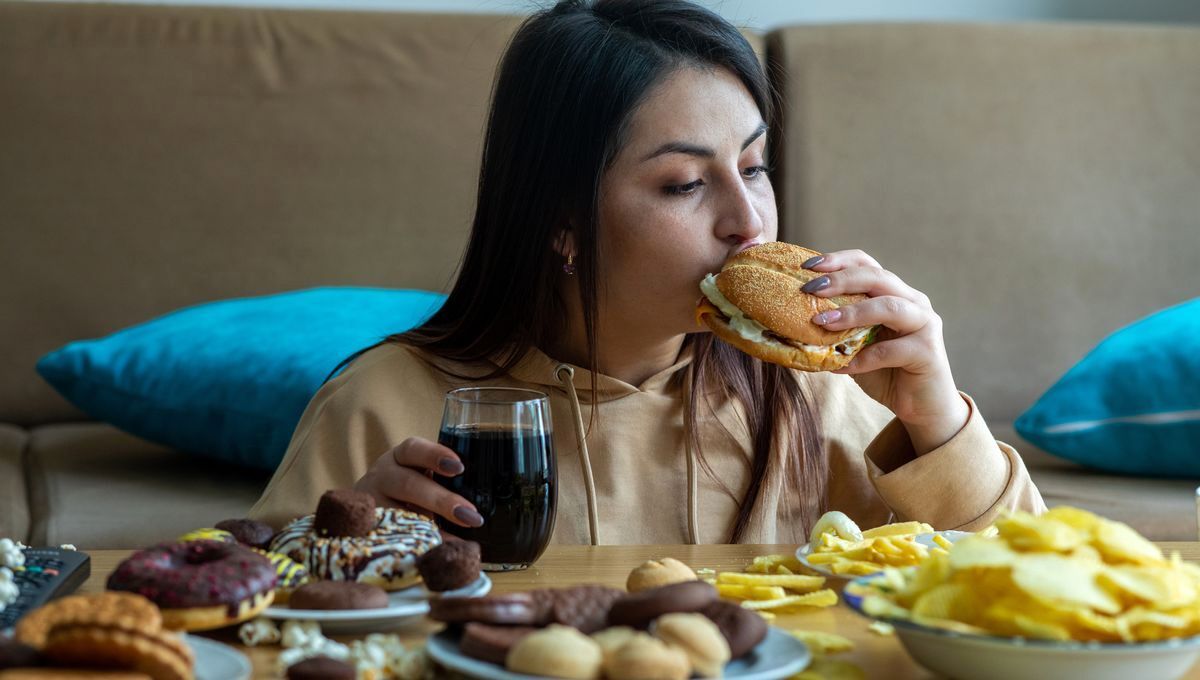 نقش والدین در عادات بدِ غذایی فرزندان_آینده 33 پرخوری در نوجوانان