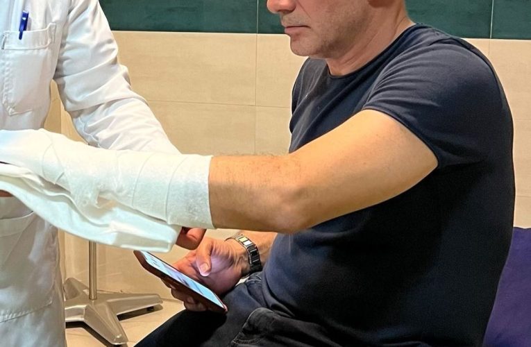 شرح حادثه پیش آمده برای امیر آقایی در صحنه نمایش «رستم و سهراب»/ ویدئو_آینده