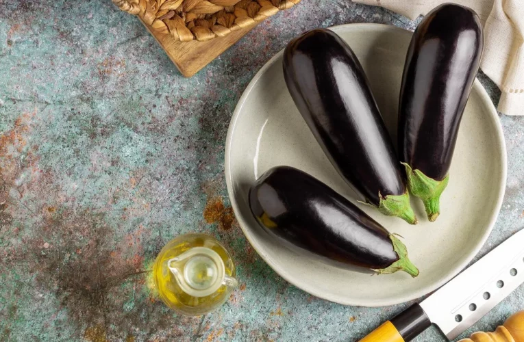 ۱۳ خاصیت بی‌ نظیر دمنوش پوست بادمجان_آینده