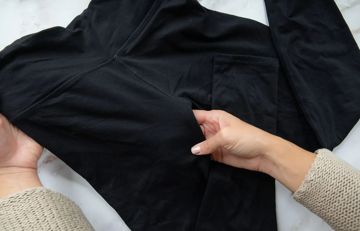 چند ترفند ساده برای جلوگیری از بور شدن لباس های مشکی_آینده 14 چند-ترفند-ساده-برای-جلوگیری-از-بور-شدن-لباس-های-مشکی