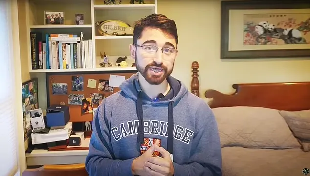 1728149356 68 این مرد در طول یک ماه ۷۰۰ عدد تخم مرغ.webp