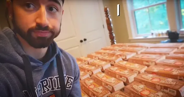 این مرد در طول یک ماه ۷۰۰ عدد تخم مرغ خورد و نتیجه این آزمایش شگفت انگیز بود_آینده